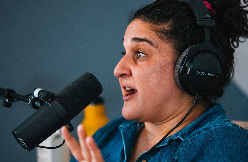 Samin-Nosrat--Anna-Faris-is-Unqualified1.jpg